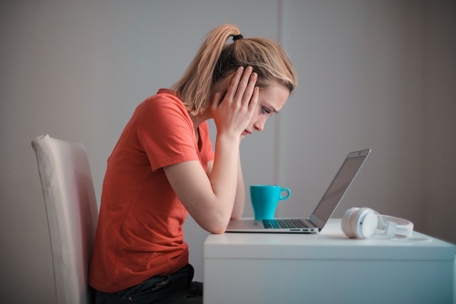 Lavorare da casa o in ufficio, fa male! Lo dice il Karoshi
