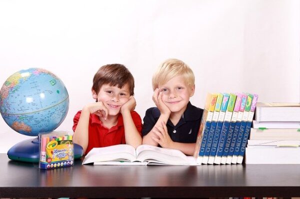 Come aiutare i figli a fare i compiti Come aiutare i figli a fare i compiti